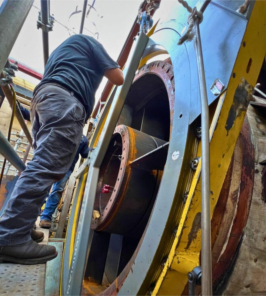 PGAS client site. Team member. Flange facing